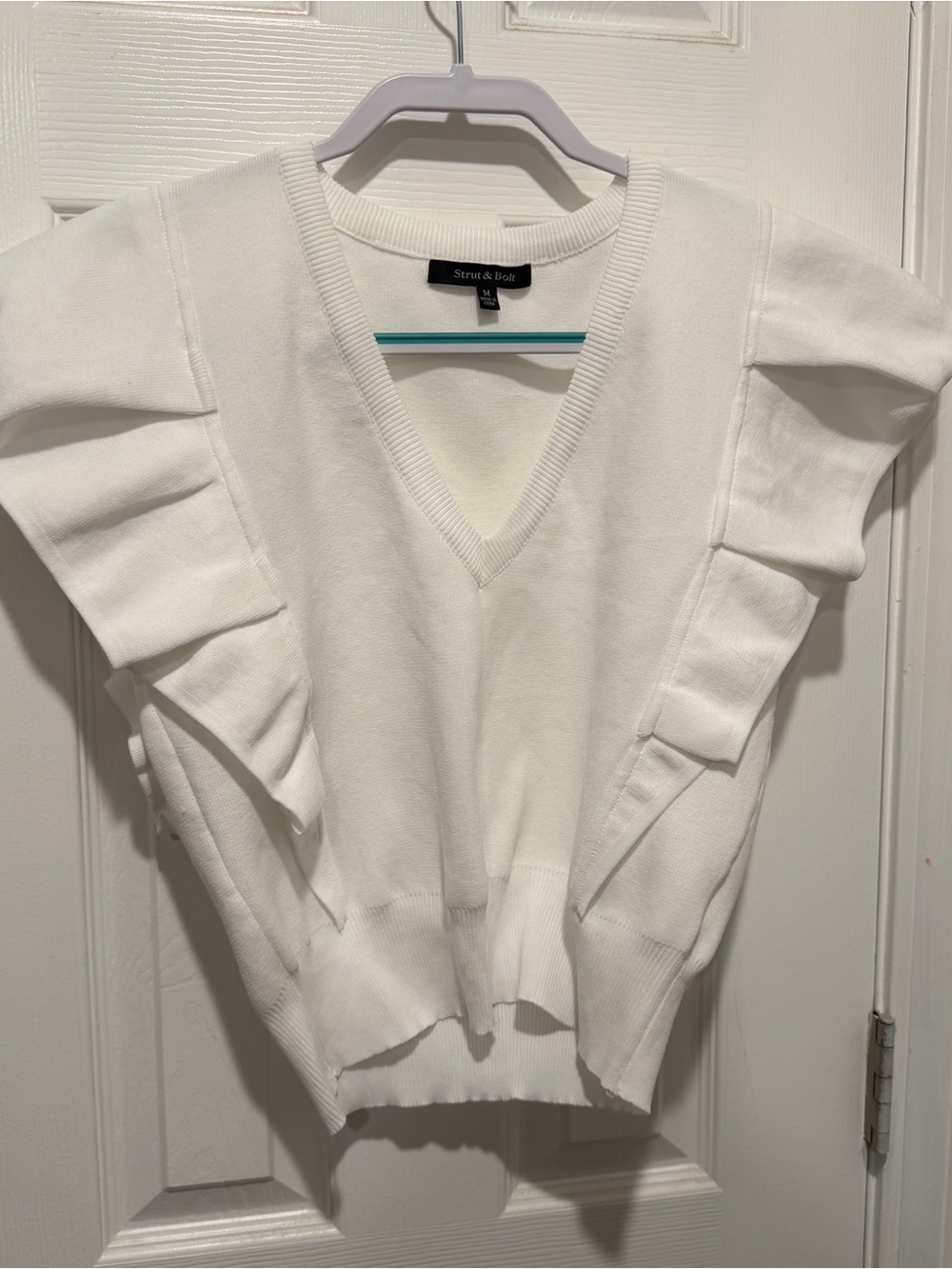 Strut & Bolt White Ruffle V Neck Sweater Top Women’s Size M